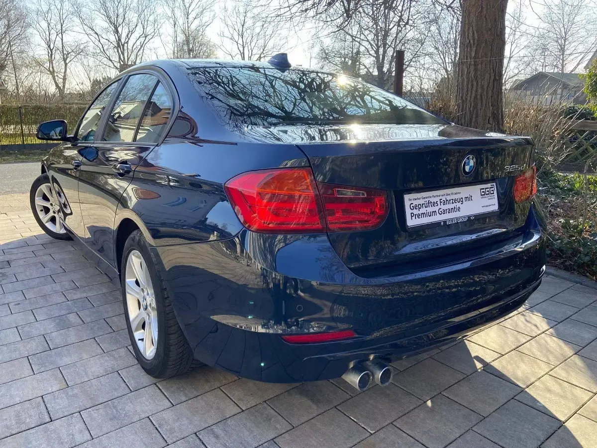 Second-hand BMW 325 218 CP (160 kW) 2013 Albastru Berlinǎ