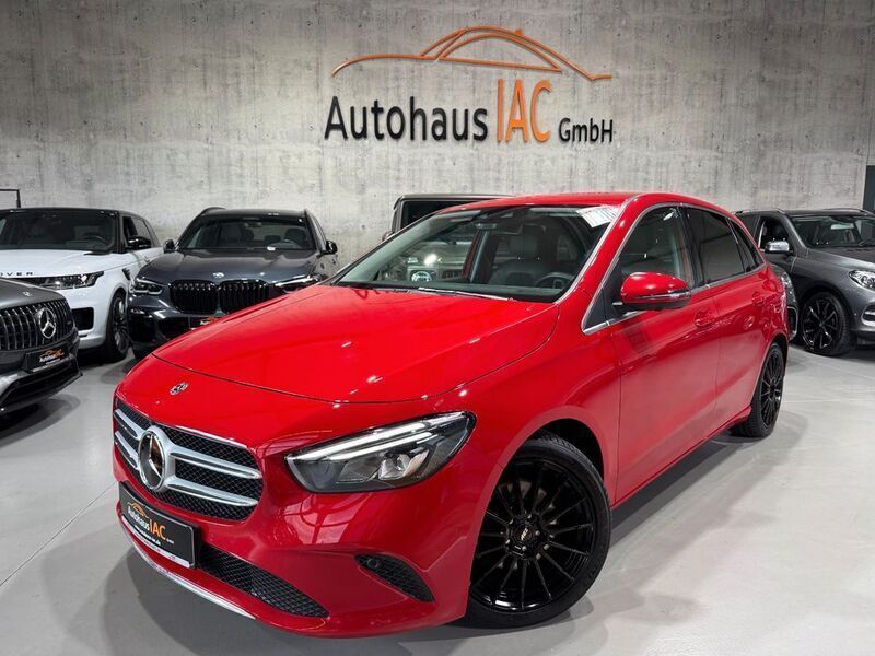 Rot Gebraucht 2019 Mercedes B200 Van / Kleinbus | 17.900 € (Guter Preis) - Bild 1/4