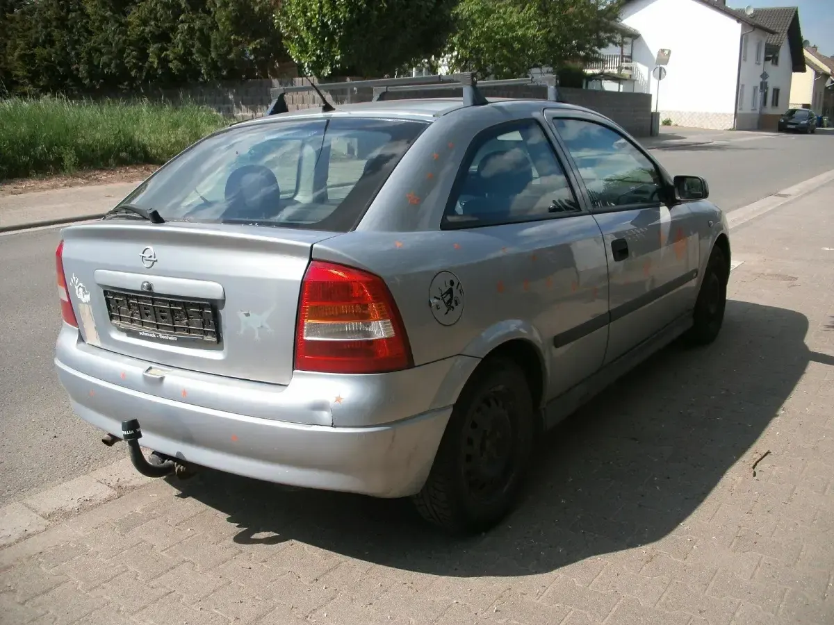 Gebraucht Opel Astra 84 PS (61 kW) 2001 Silber Coupé