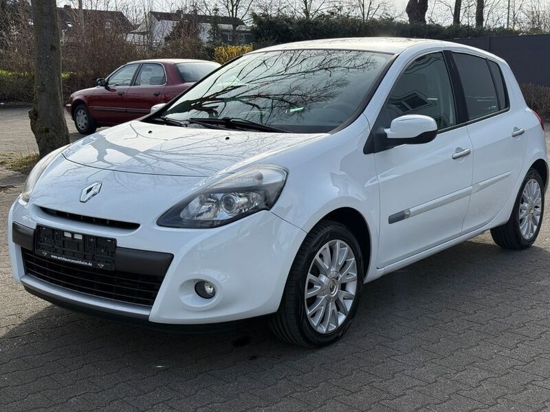 Weiß Gebraucht 2010 Renault Clio III Dynamique Limousine | 2.698 € (Fairer Preis) - Bild 1/4