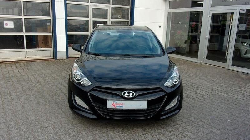 Gebraucht Hyundai i30 Edition 99 PS (72 kW) 2013 Schwarz Limousine