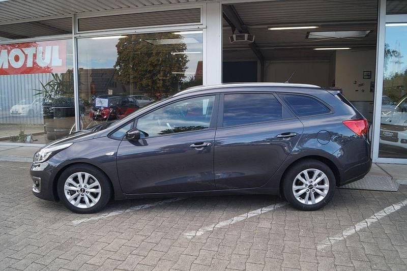 Gebraucht Kia Ceed Edition 7 99 PS (72 kW) 2017 Grau Kleinwagen