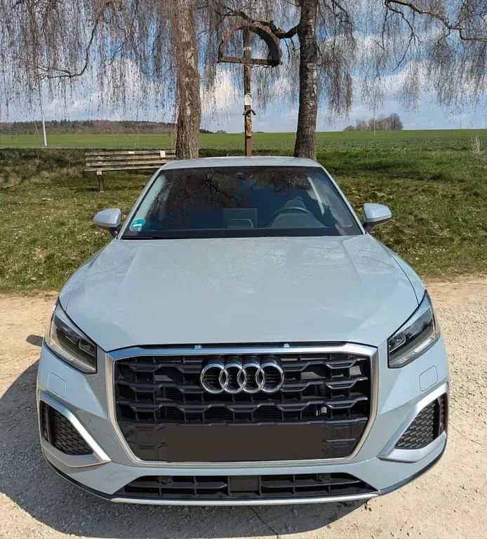Używany Audi Q2 Advanced Plus 150 KM (110 kW) 2024 Szary SUV