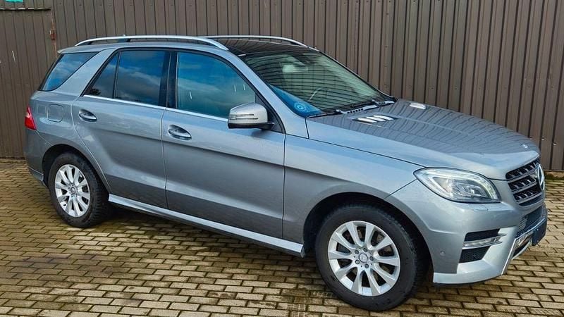 Grau Gebraucht 2012 Mercedes ML350 SUV | 13.800 € (Superpreis) - Bild 1/4
