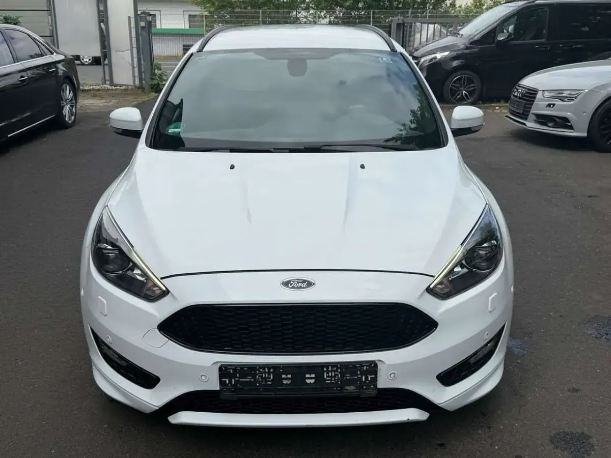 Usado Ford Focus ST-Line 150 CV (110 kW) 2017 Blanco Familiar