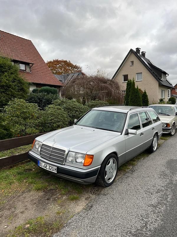 Gebraucht Mercedes E320 220 PS (161 kW) 1992 Silber Kombi
