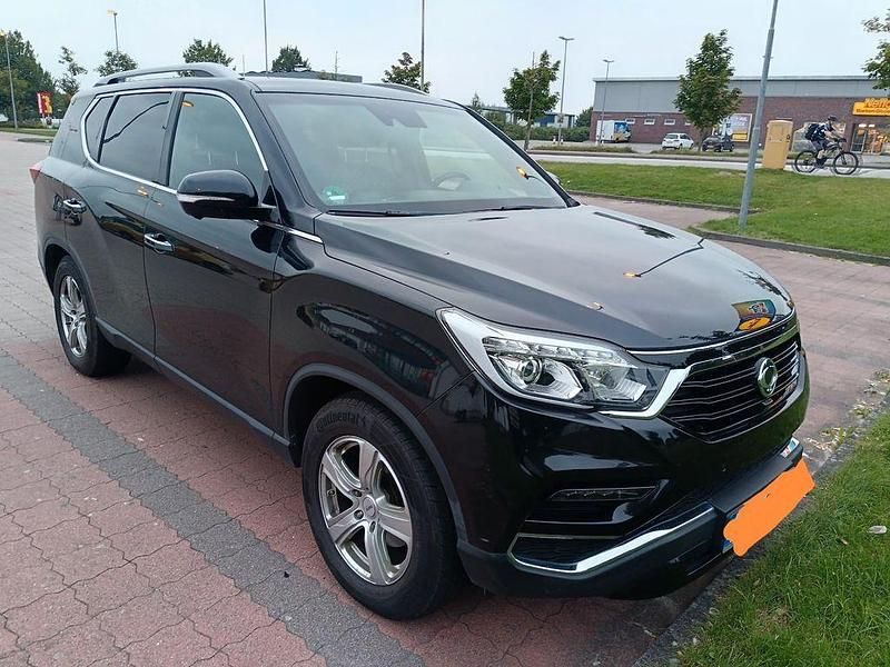 Schwarz Gebraucht 2019 Ssangyong Rexton Sapphire SUV | 22.700 € (Guter Preis) - Bild 1/4