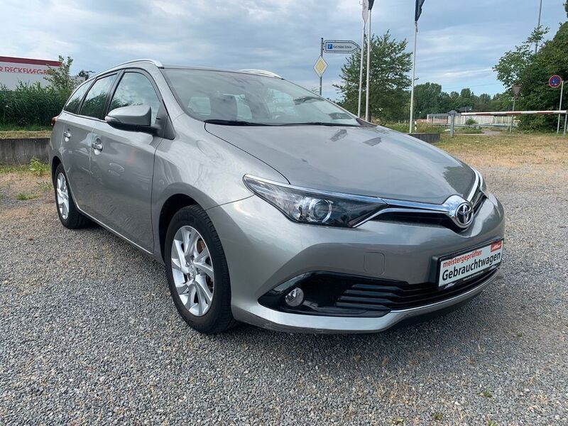 Titansilber mica metallic Gebraucht 2016 Toyota Auris Plus Kombi | 13.390 € (Fairer Preis) - Bild 1/4