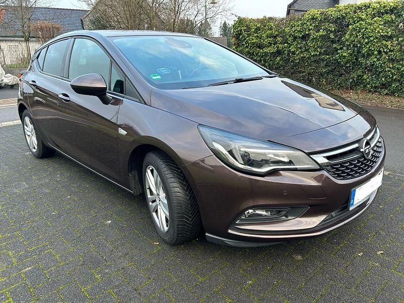 Braun Gebraucht 2017 Opel Astra Active Limousine | 8.600 € (Superpreis) - Bild 1/4