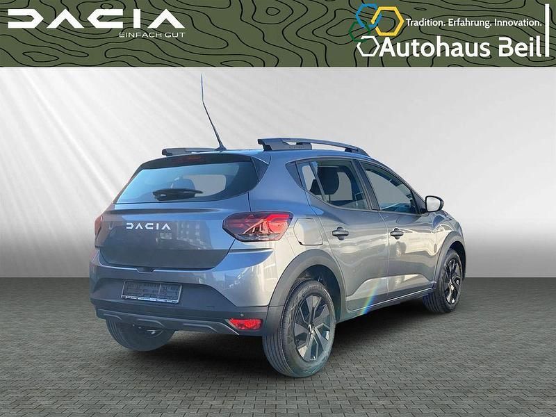 Neu Dacia Sandero Essentiel 91 PS (66 kW) 2025 Grau Kleinwagen