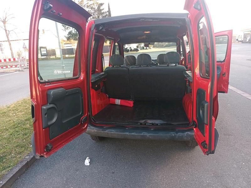 Second-hand Renault Kangoo 85 CP (62 kW) 2000 Roșu Monovolum