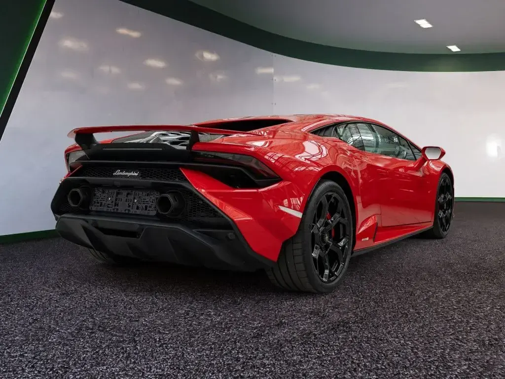 Usata Lamborghini Huracán 641 CV (471 kW) 2023 Rosso Coupé