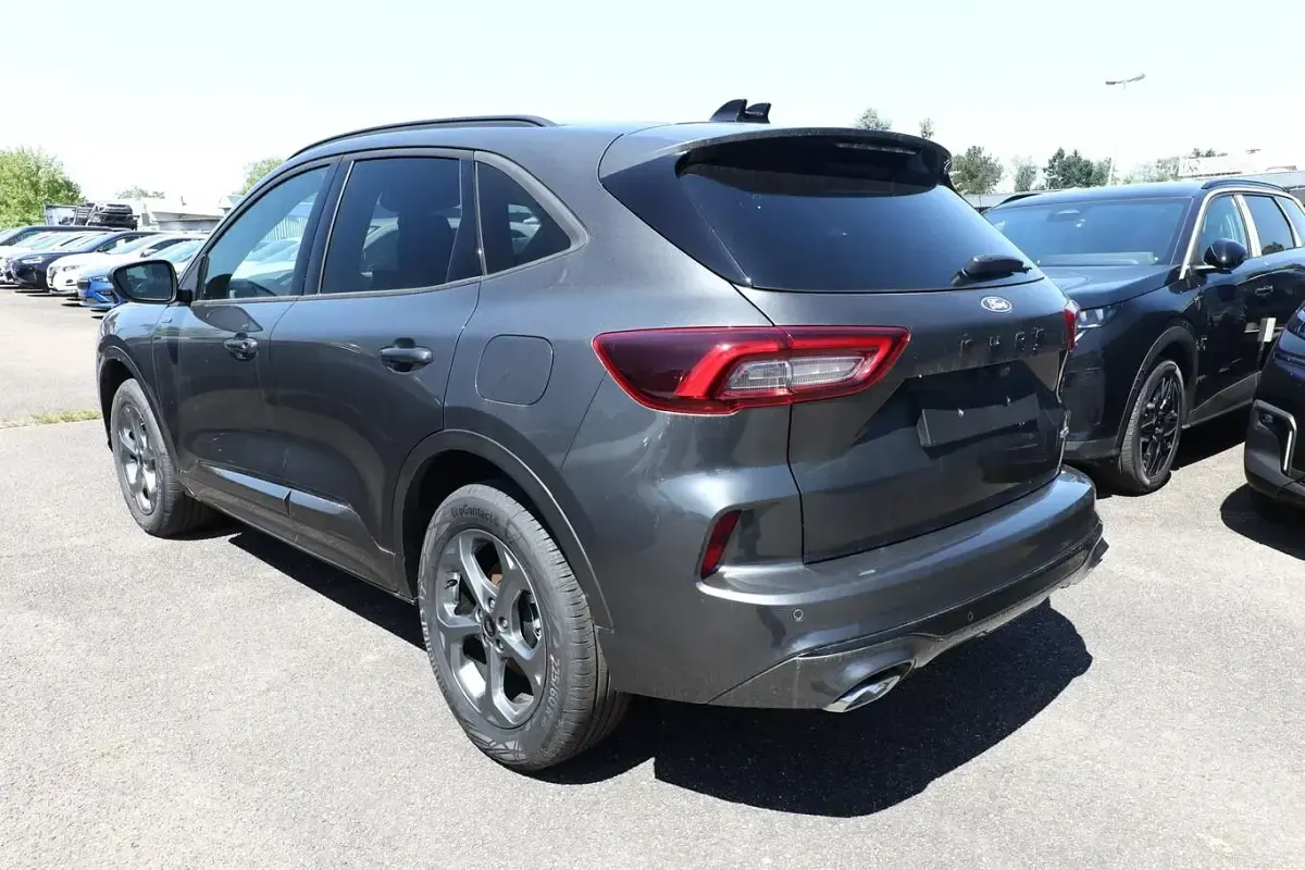 Uusi Ford Kuga ST-Line 180 HP (132 kW) 2025 Harmaa Katumaasturi