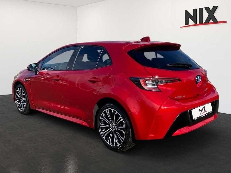 Gebraucht Toyota Corolla Team 122 PS (89 kW) 2020 Rot Limousine