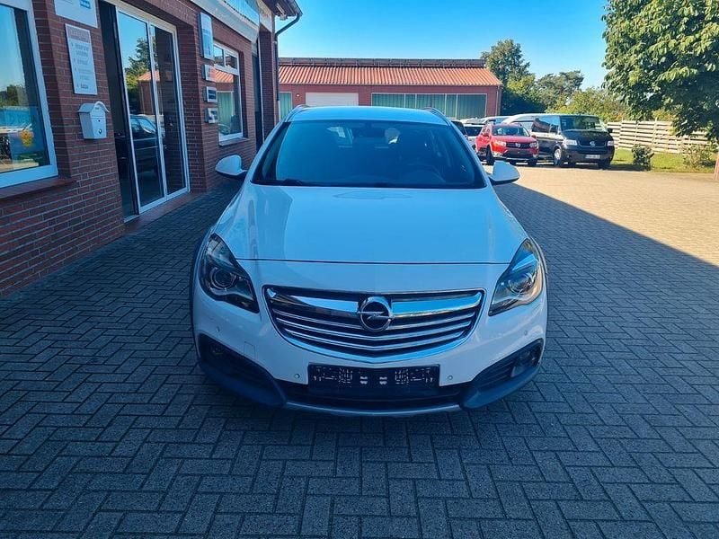 Weiß Gebraucht 2014 Opel Insignia Country Tourer Basis Kombi | 5.700 € (Fairer Preis) - Bild 1/4