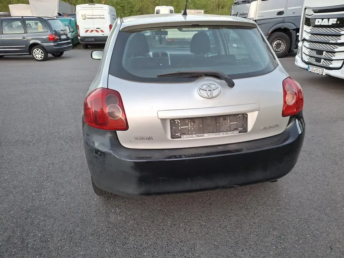 Gebraucht Toyota Auris 100 PS (73 kW) 2009 Silber Kleinwagen