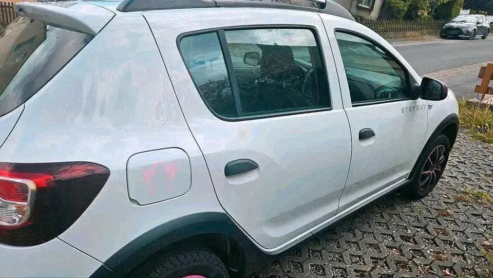 Gebraucht Dacia Sandero Expression 90 PS (66 kW) 2013 Weiß Kleinwagen