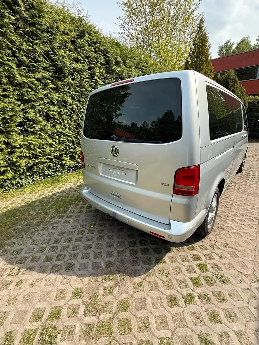 Gebraucht VW Caravelle 179 PS (131 kW) 2011 Silber Van