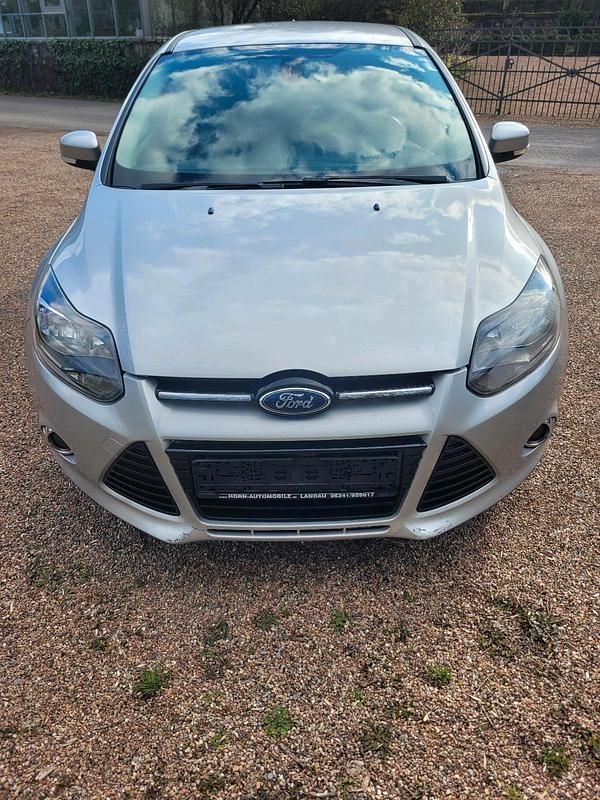 Gebraucht Ford Focus 115 PS (84 kW) 2012 Silber Limousine