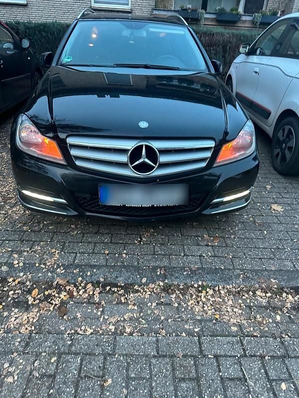 Gebraucht Mercedes 220 174 PS (127 kW) 2012 Schwarz Kombi