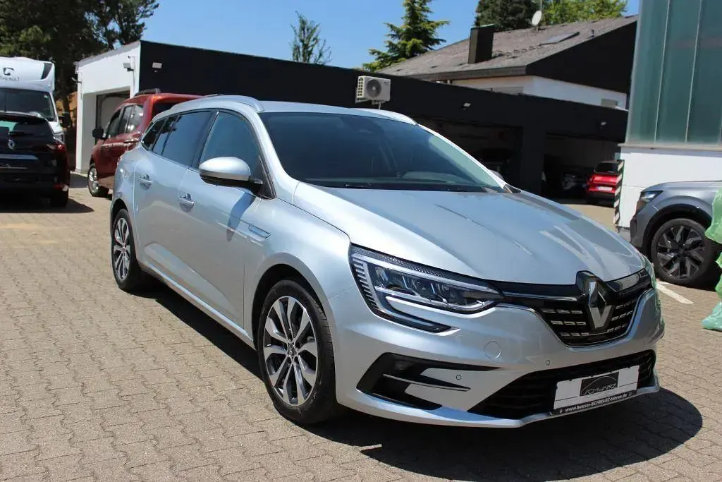 Gebraucht Renault Mégane GrandTour Techno 140 PS (102 kW) 2022 Highland grau Kombi
