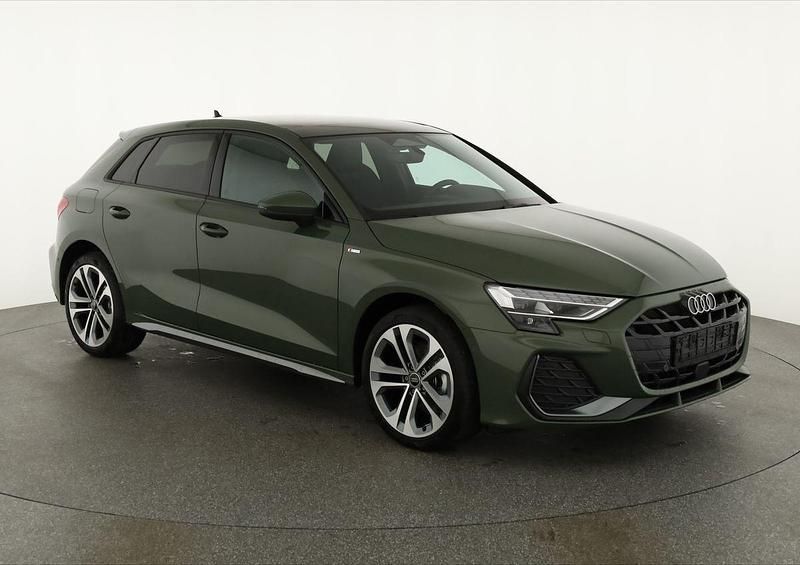 Neu Audi A3 S-Line 150 PS (110 kW) 2025 Distrikt grün metallic Limousine