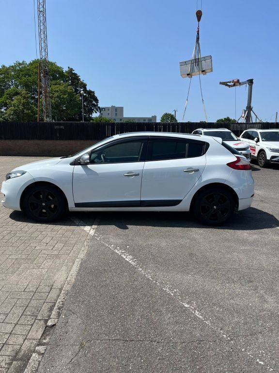 Weiß Gebraucht 2011 Renault Mégane GT Line GT-Line Limousine | 3.400 € - Bild 1/4