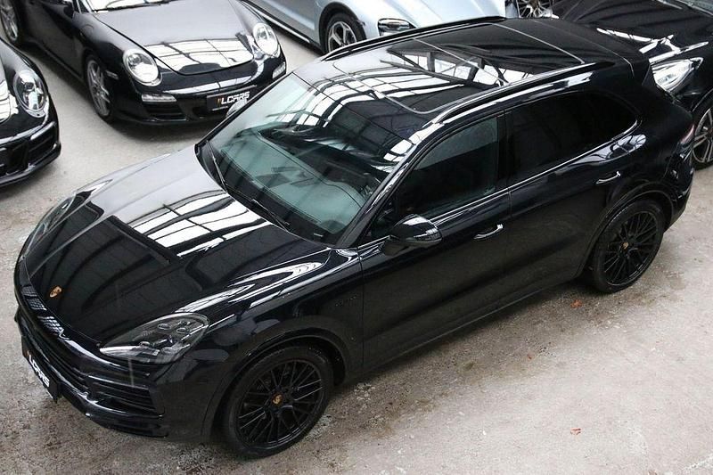 Schwarz Gebraucht 2021 Porsche Cayenne SUV | 61.990 € (Fairer Preis) - Bild 1/4