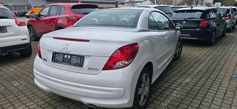 Gebraucht Peugeot 207 CC Active 120 PS (88 kW) 2012 Weiß Cabrio