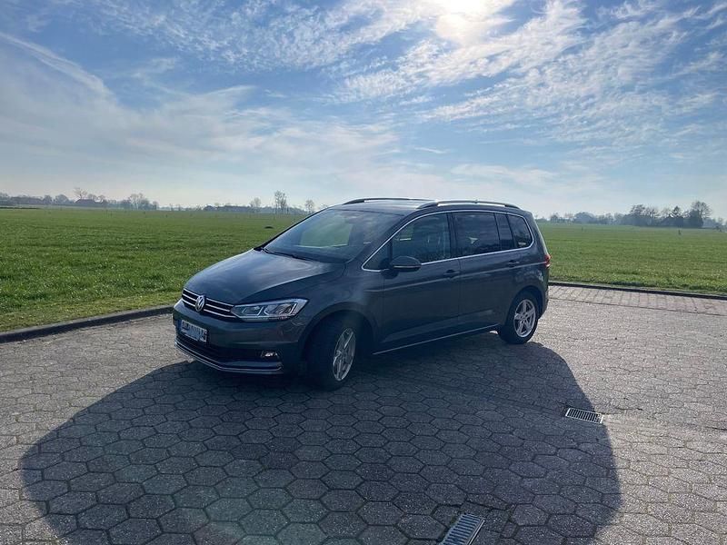 Gebraucht VW Touran Highline 150 PS (110 kW) 2019 Grau Van / Kleinbus