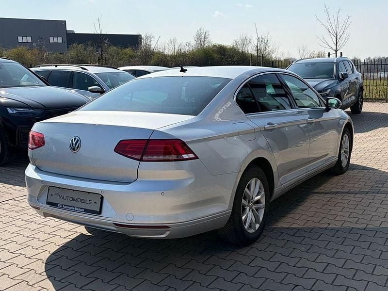 Gebraucht VW Passat Comfortline 150 PS (110 kW) 2018 Reflexsilber metallic Limousine