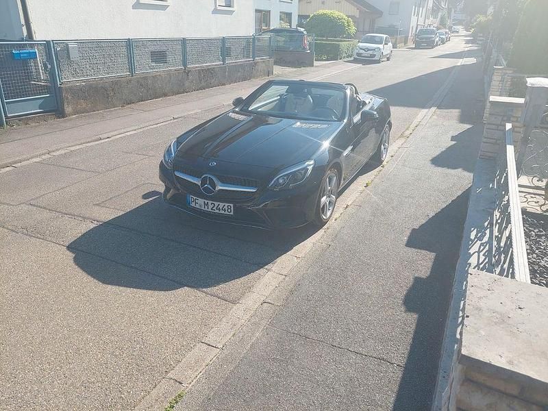 Schwarz Gebraucht 2017 Mercedes SLC200 Cabrio | 22.999 € (Guter Preis) - Bild 1/4