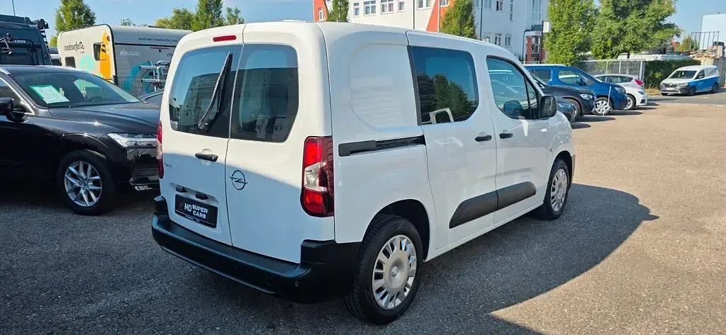 Gebraucht Opel Combo 131 PS (96 kW) 2022 Weiß Van / Kleinbus