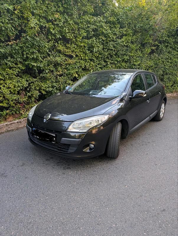 Schwarz Gebraucht 2010 Renault Mégane III Limousine | 1.700 € (Guter Preis) - Bild 1/4