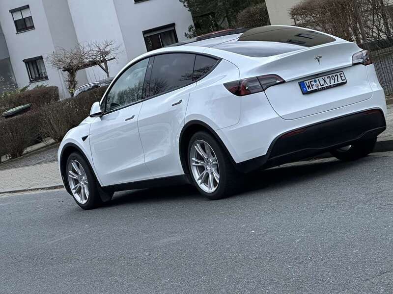 Gebraucht 2023 Tesla Model Y SUV | 33.490 € (Teuer) - Bild 1/4