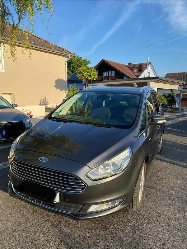 Grau Gebraucht 2015 Ford Galaxy Van / Kleinbus | 12.999 € (Fairer Preis) - Bild 1/4