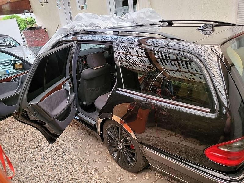 Gebraucht Mercedes E240 Elegance 170 PS (125 kW) 1999 Schwarz Kombi