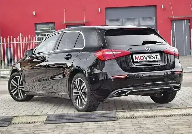 Gebraucht Mercedes A180 Progressive 136 PS (100 kW) 2021 Schwarz Limousine