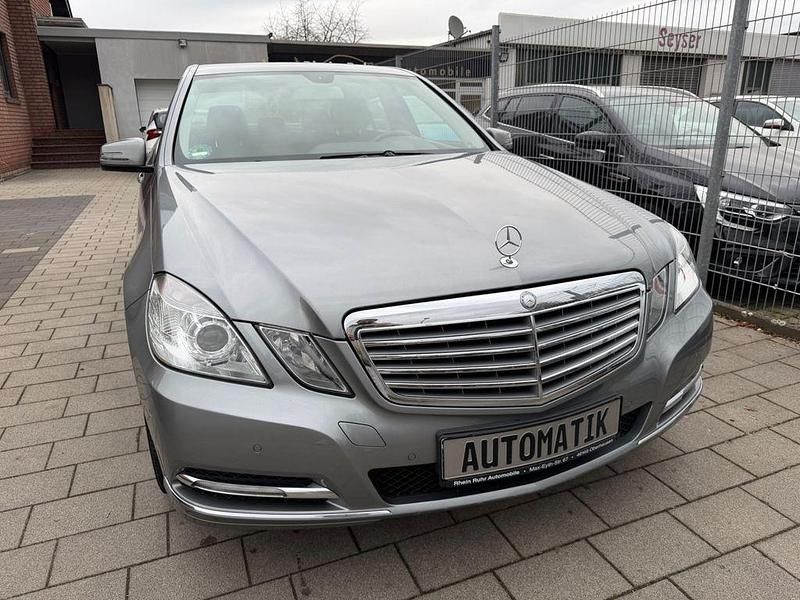 Gebraucht Mercedes E200 Elegance 184 PS (135 kW) 2012 Grau Limousine