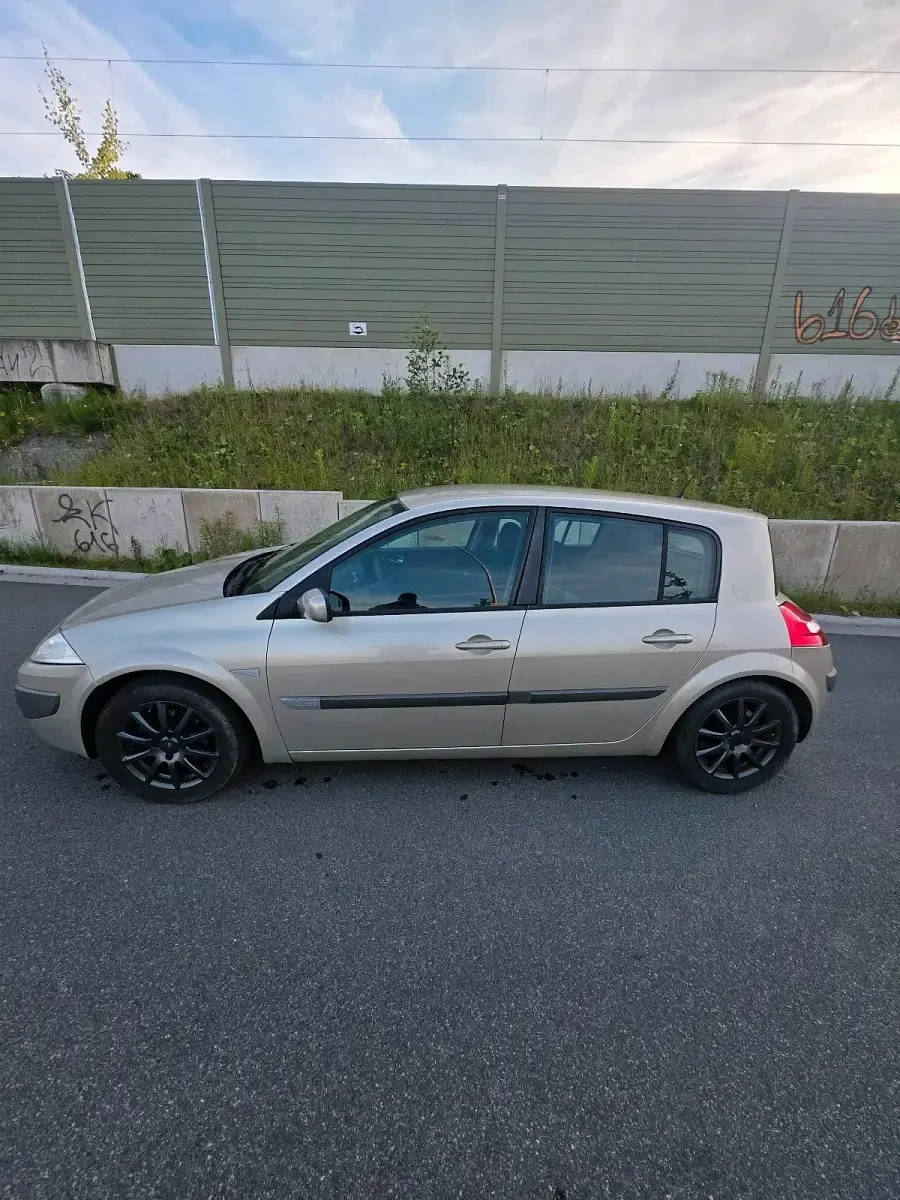 Gebraucht Renault Mégane 113 PS (83 kW) 2006 Gold Kleinwagen