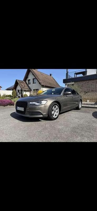 Grau Gebraucht 2012 Audi A6 Limousine | 10.900 € (Guter Preis) - Bild 1/4