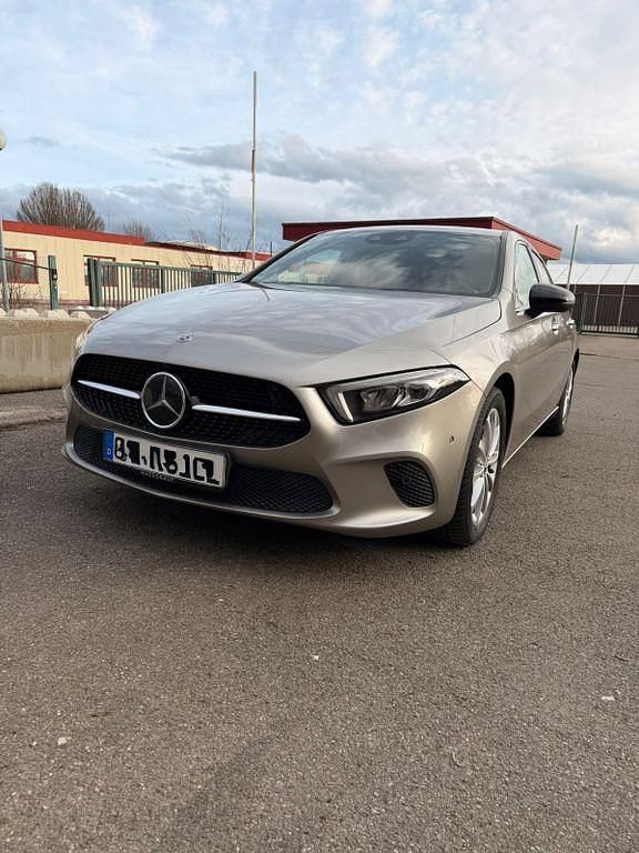 Gebraucht Mercedes A200 Night 163 PS (119 kW) 2019 Grau Limousine