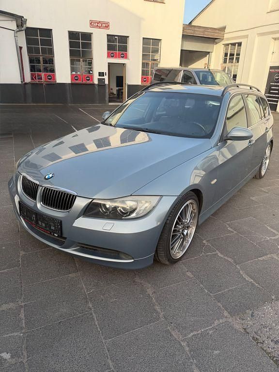 Gebraucht BMW 325 218 PS (160 kW) 2005 Grau Kombi