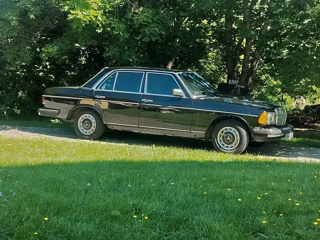 Gebraucht Mercedes 300 126 PS (92 kW) 1984 Schwarz Limousine