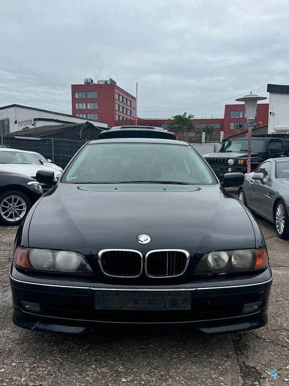 Gebraucht BMW 523 170 PS (125 kW) 2000 Schwarz Limousine
