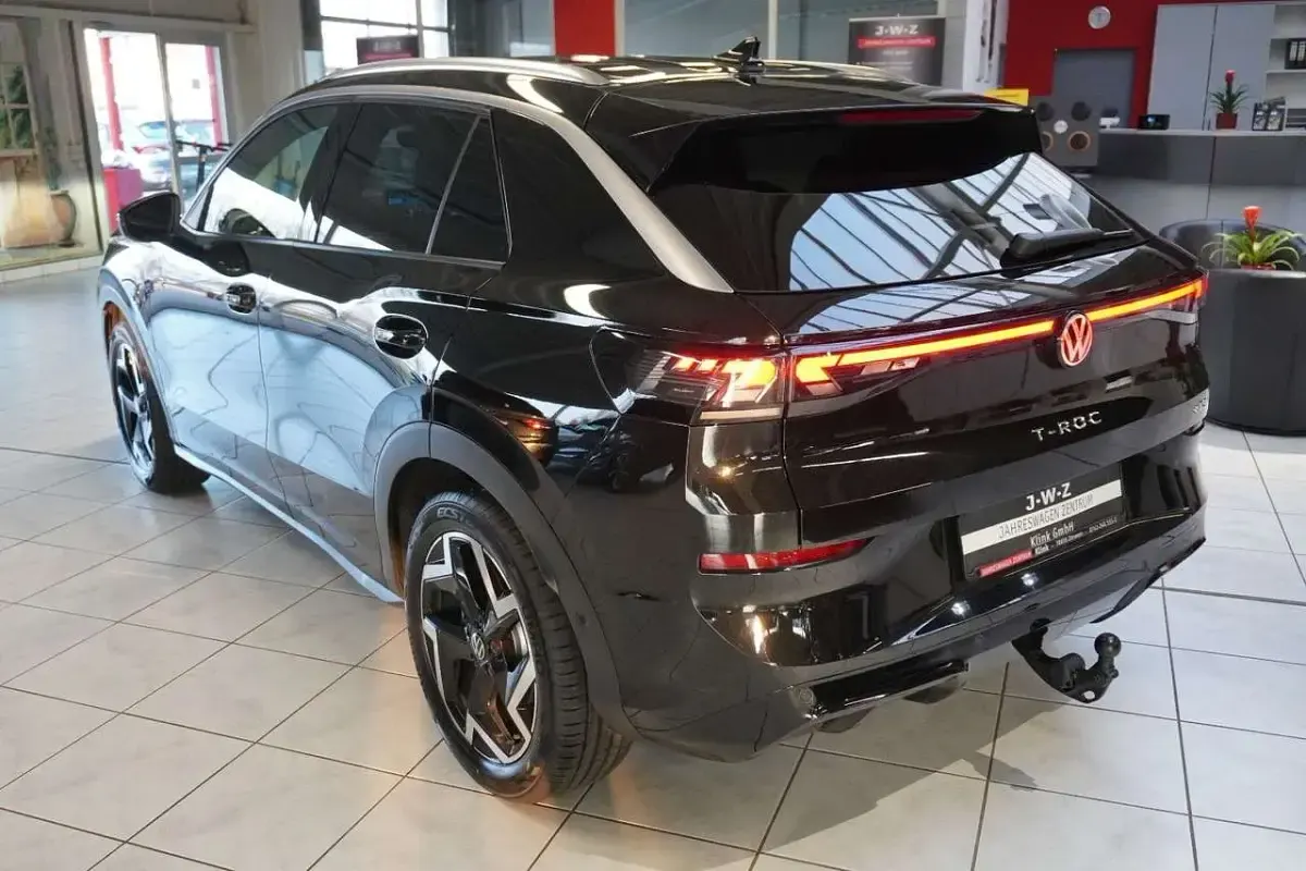 Neu VW T-Roc Cabriolet R-line 150 PS (110 kW) 2026 Grenadillschwarzmetallic SUV