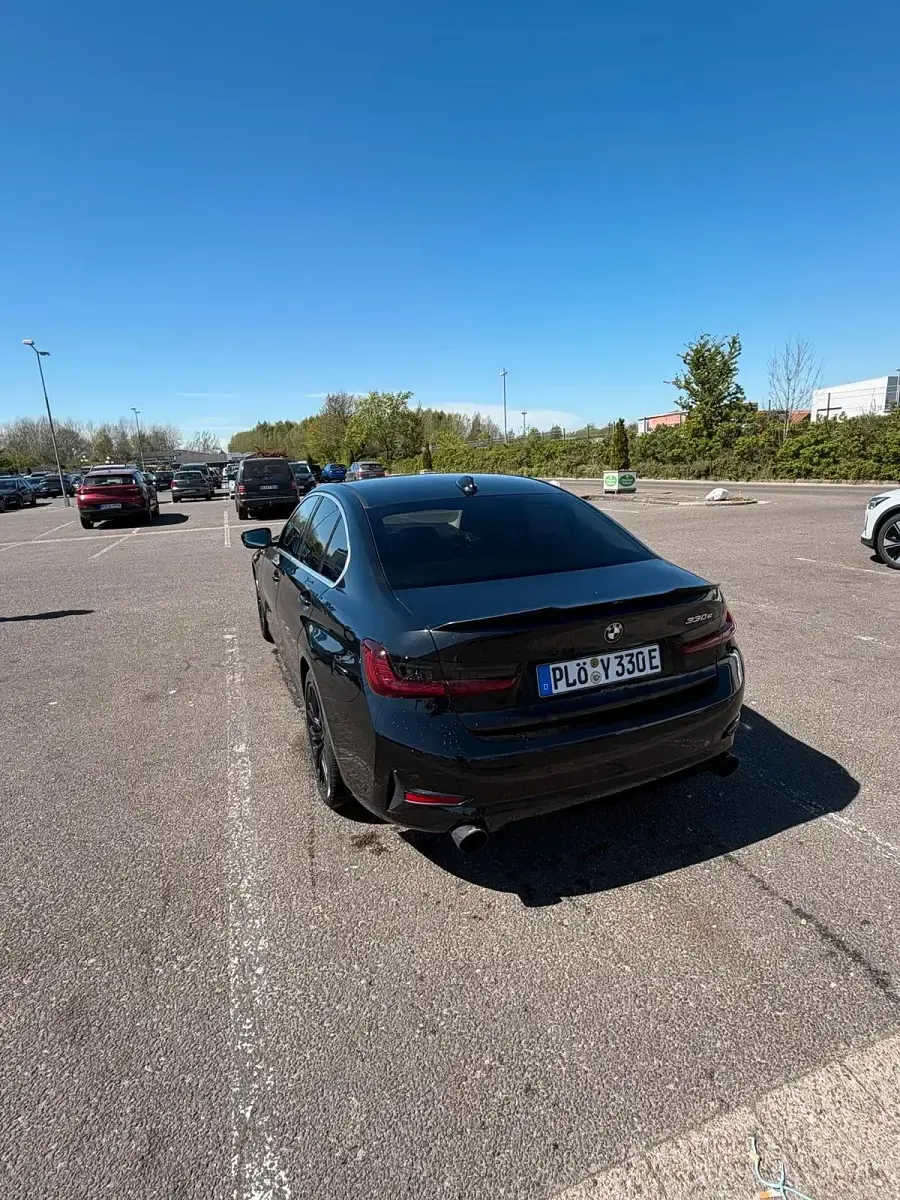 Gebraucht BMW 330e 298 PS (219 kW) 2021 Schwarz Limousine