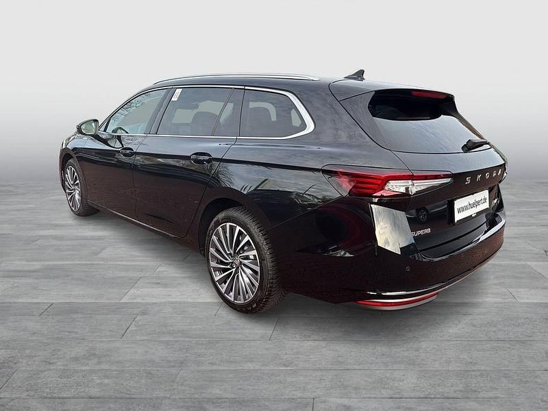 Gebraucht Skoda Superb LAURIN & KLEMENT 265 PS (194 kW) 2025 Schwarz Kombi