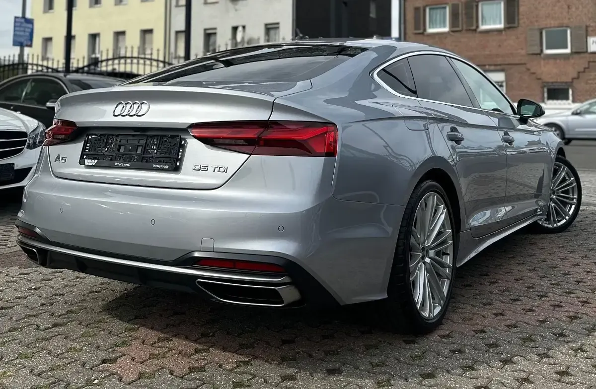 Gebraucht Audi A5 Sportback Sport 163 PS (119 kW) 2022 Silber Kleinwagen