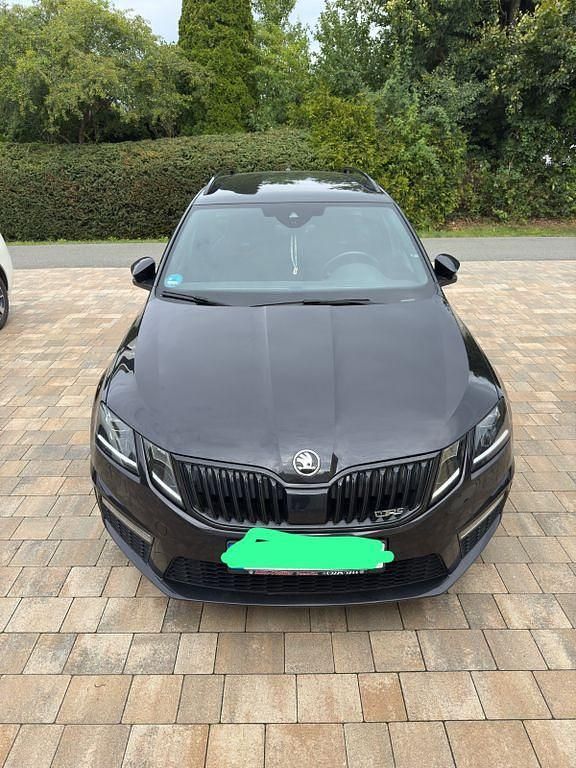 Schwarz Gebraucht 2019 Skoda Octavia RS Kombi | 22.249 € (Etwas zu teuer) - Bild 1/4